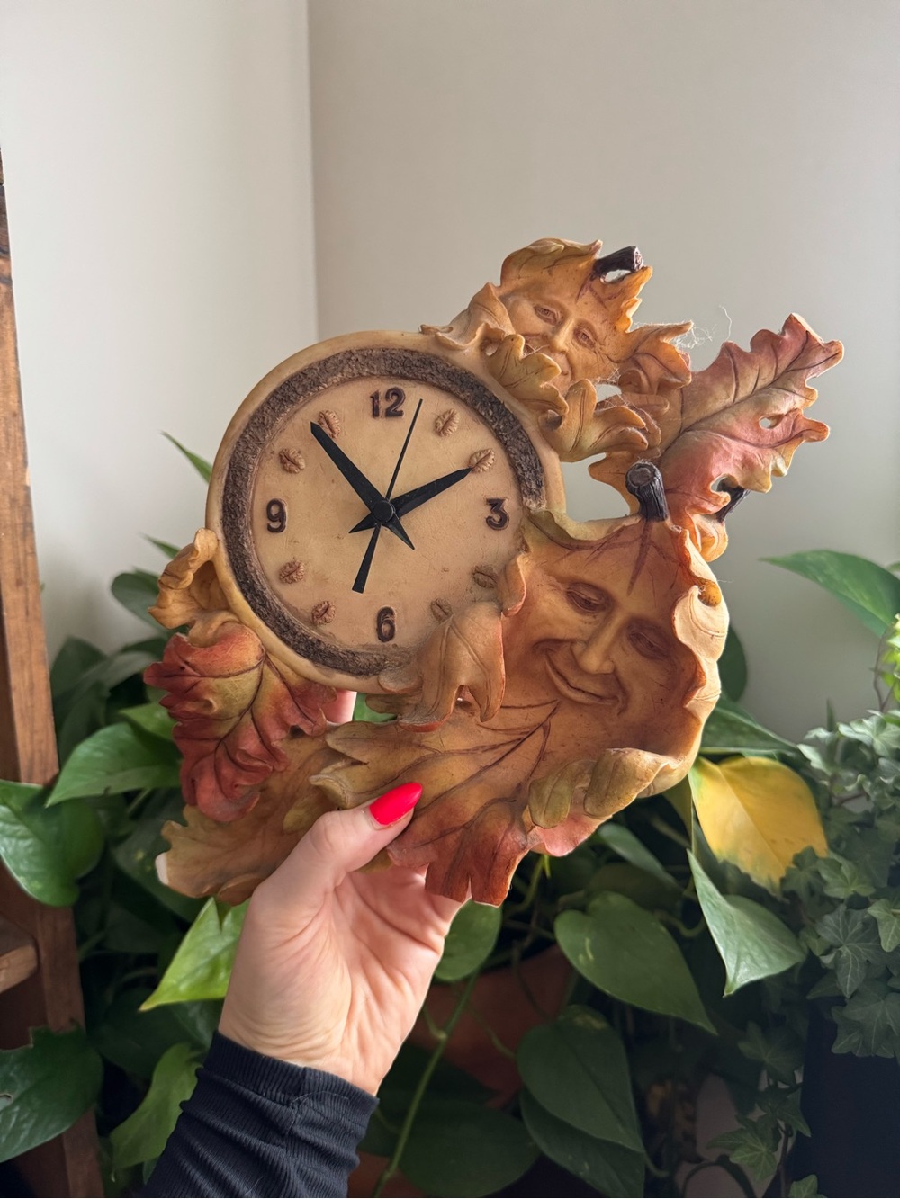 1998 Innovation Vancouver Oak Leaf Face Collection Wall Clock